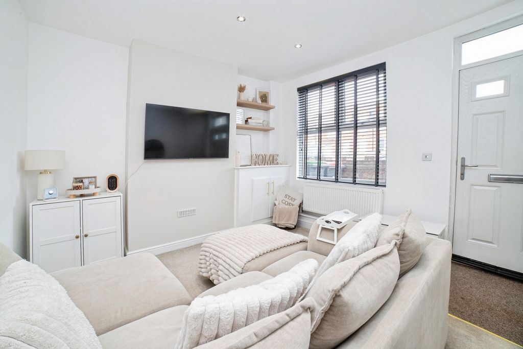 Property photo 2 of 20 Pbox-Img.Jpg