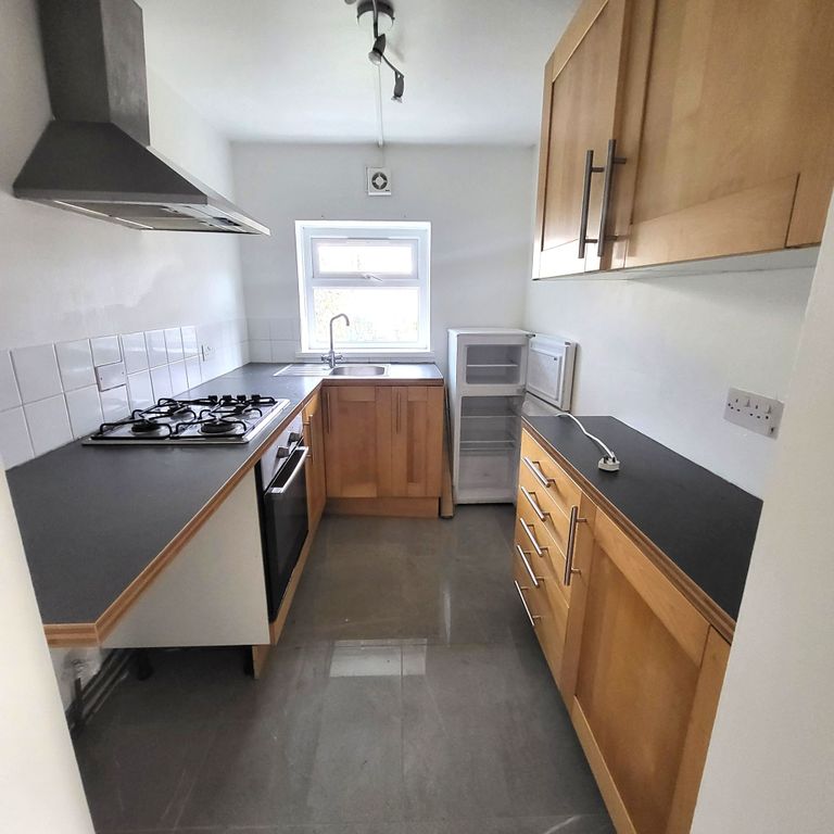 Additional image 4 of 2 bed flat to rentLewis Street, Barry CF62