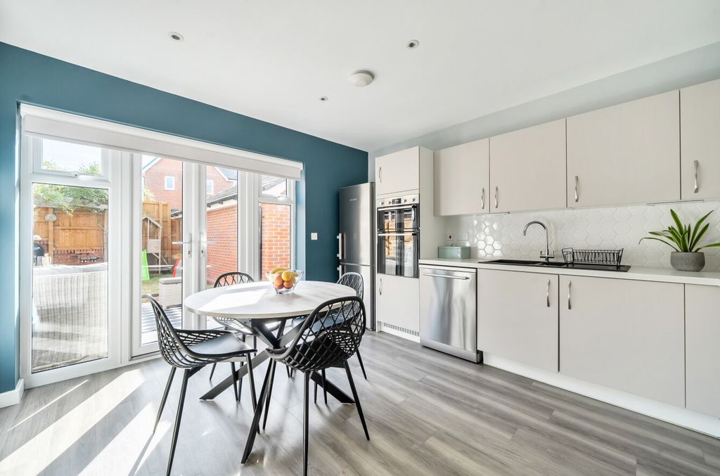 Property photo 3 of 26 1454388-24-69F23A...