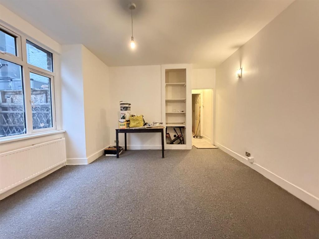 Property photo 3 of 8 Photo-2025-10-22-18-44-12.Jpg