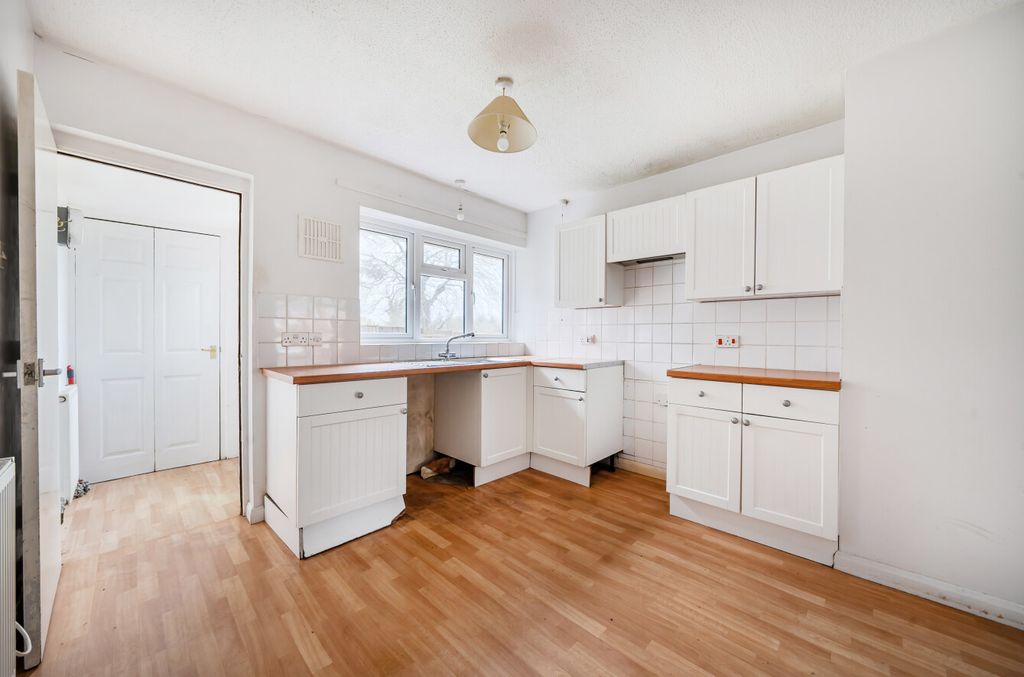 Property photo 2 of 12 1409196-12-6984A7...