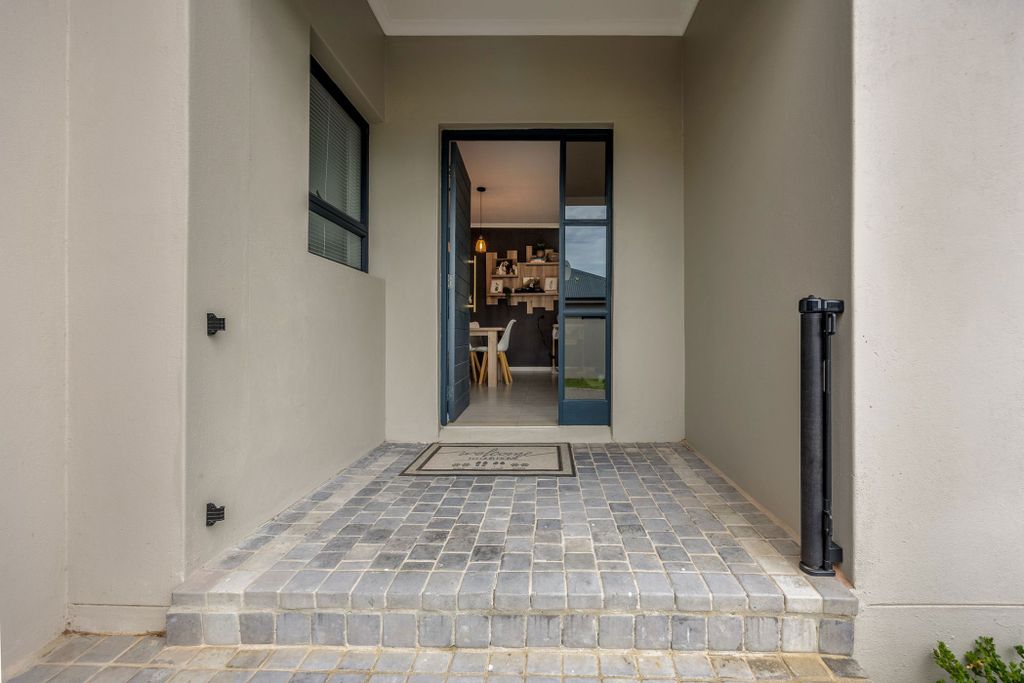 Property photo 2 of 35 Dbv1728981