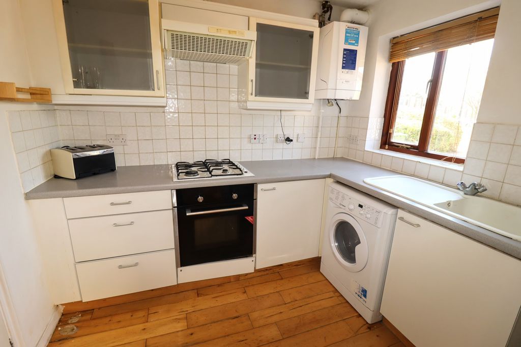 Property photo 3 of 7 Kitchen
