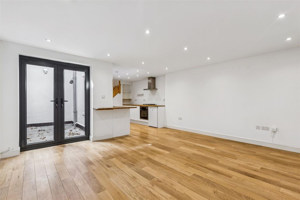 Property photo 1 of 9 Chiswick Road - For Sale