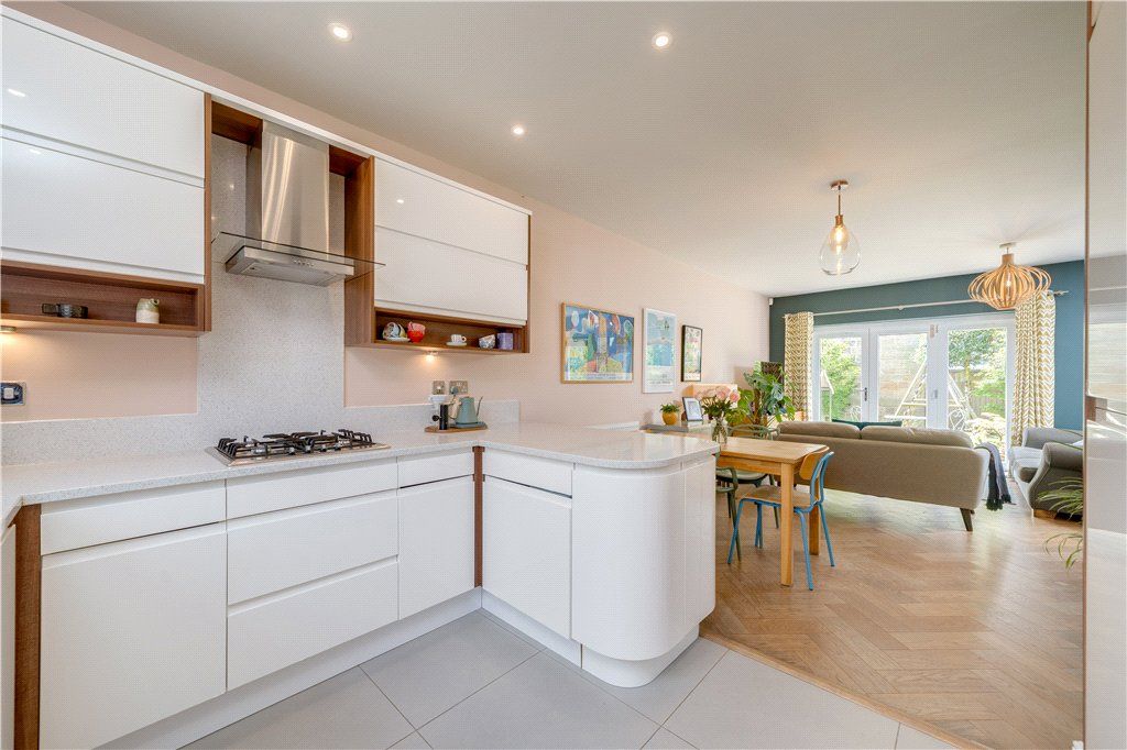 Property photo 3 of 18 Kitchen