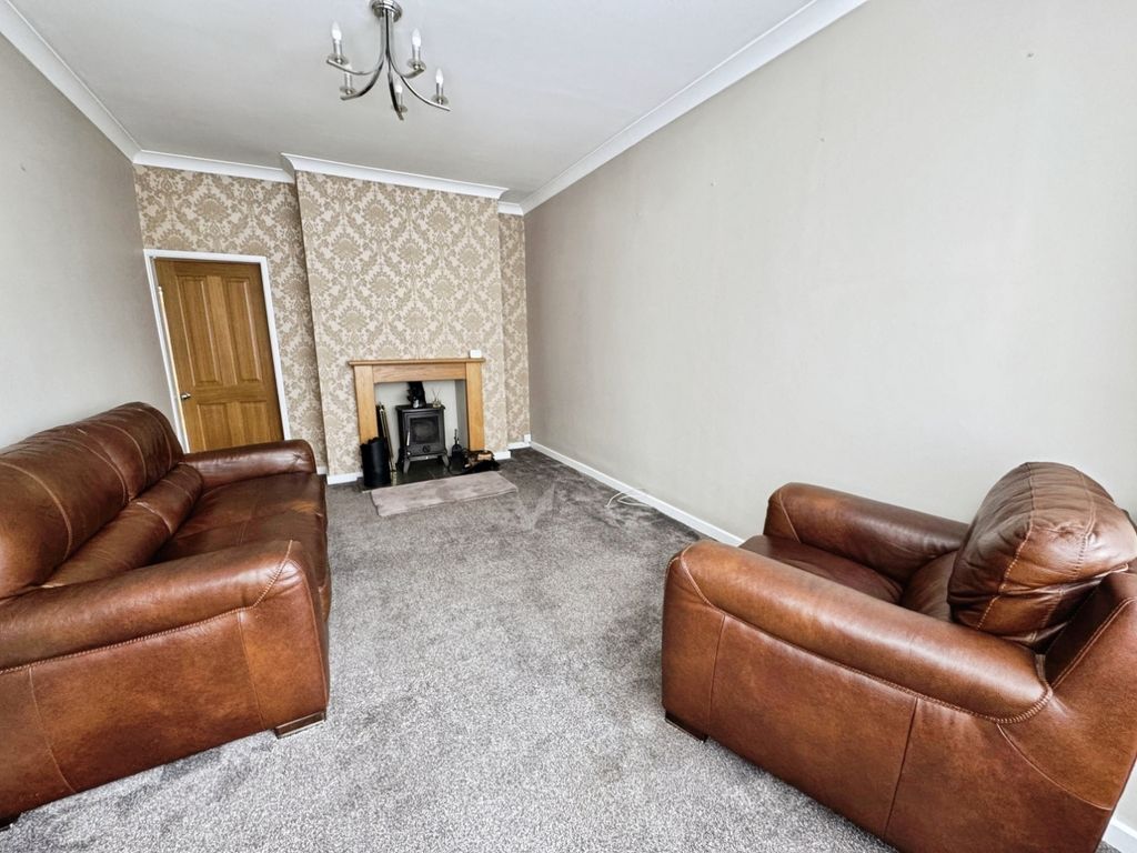 Property photo 2 of 19 Pbox-Living_Room-326135.Jpg