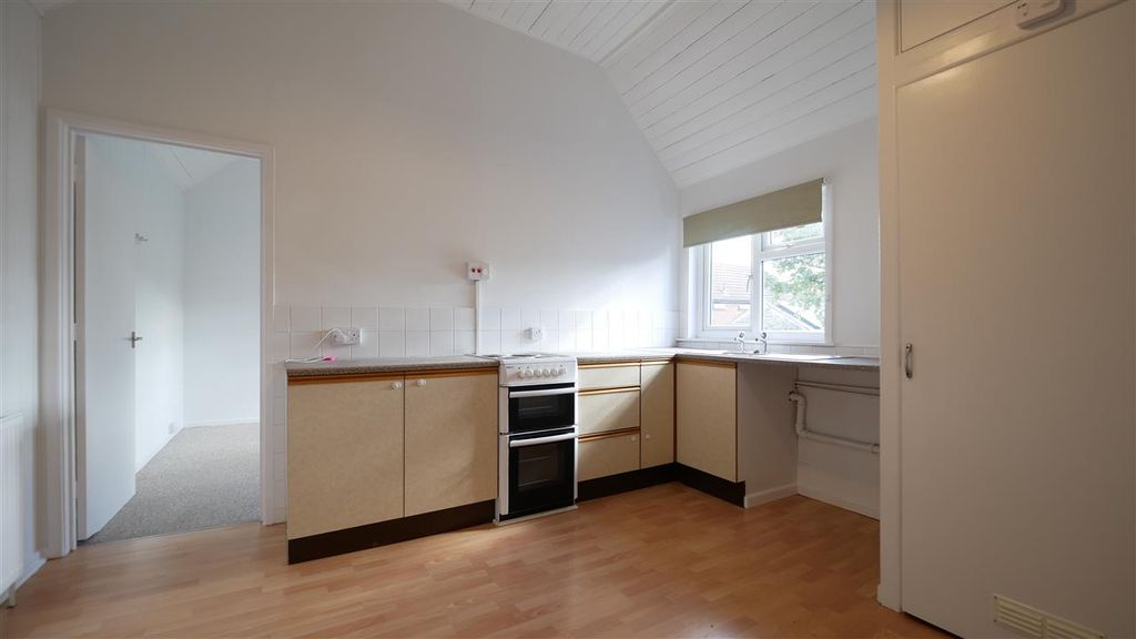 Property photo 2 of 6 Kitchen