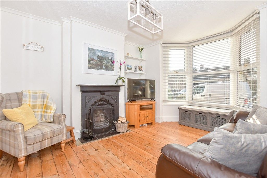 Property photo 1 of 17 Lounge