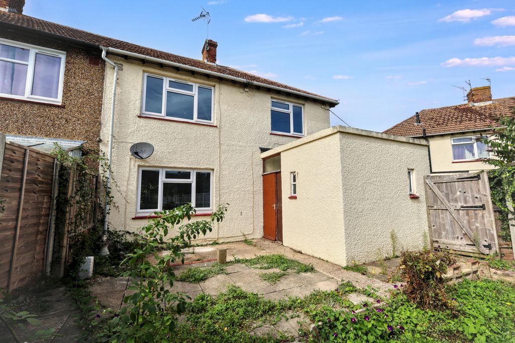 Property photo 1 of 16 5 Reedland Crescent, Faversham, Kent, Me13 7Hr