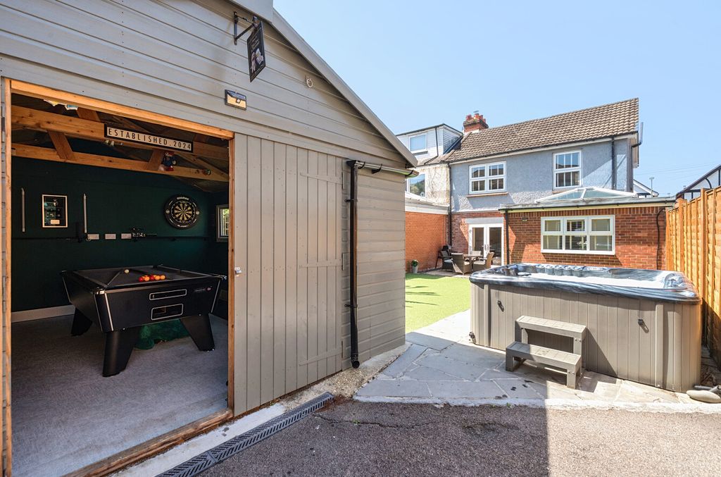 Property photo 1 of 14 1462935-20-6A1589...