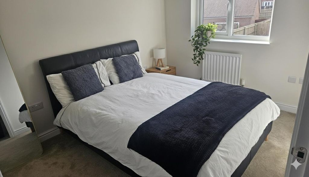 Property photo 2 of 9 Bedroom