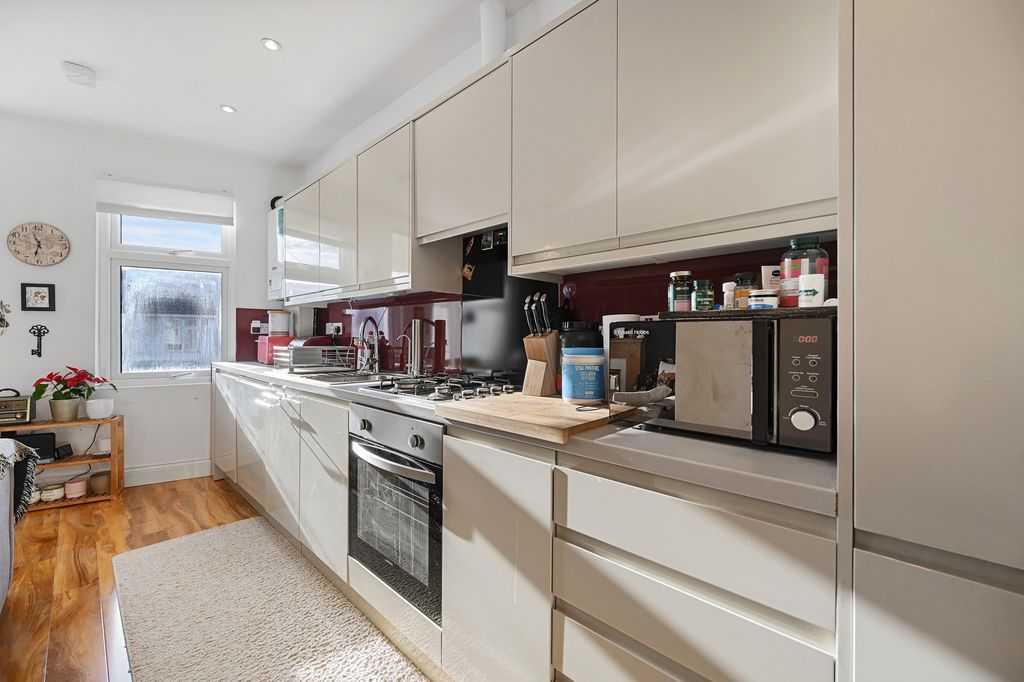 Property photo 2 of 11 7