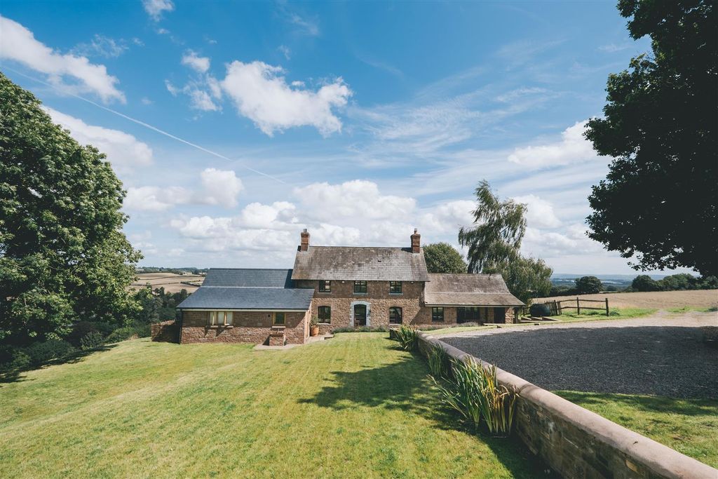 Property photo 3 of 47 005-Woodcottage.Jpg