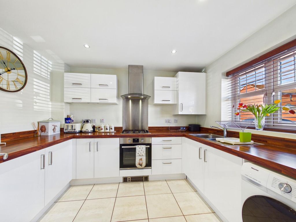 Property photo 3 of 14 Kitchen