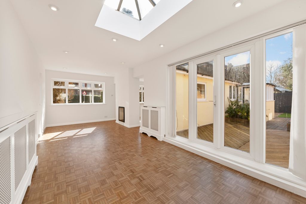 Property photo 2 of 16 Picture No. 35
