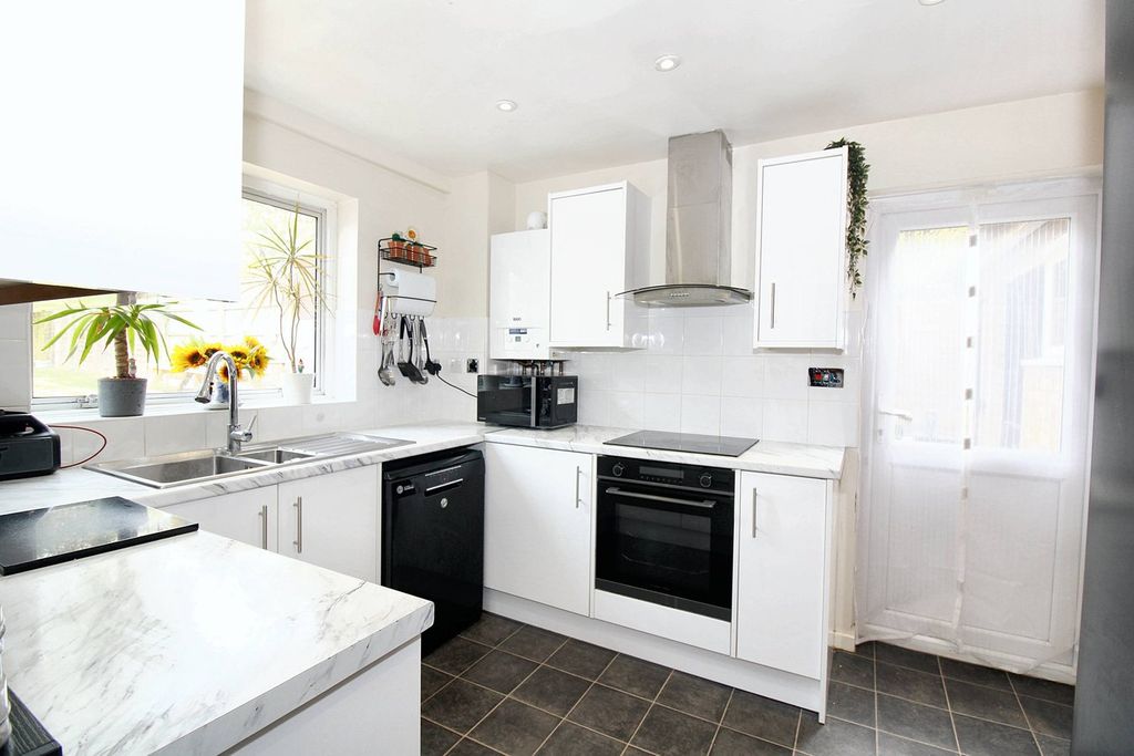 Property photo 3 of 24 Kitchen