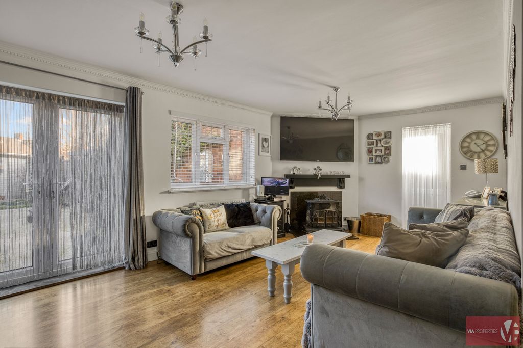 Property photo 3 of 23 Photo 7