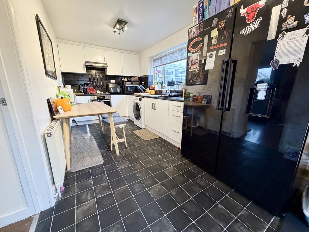 Property photo 3 of 13 Kitchen