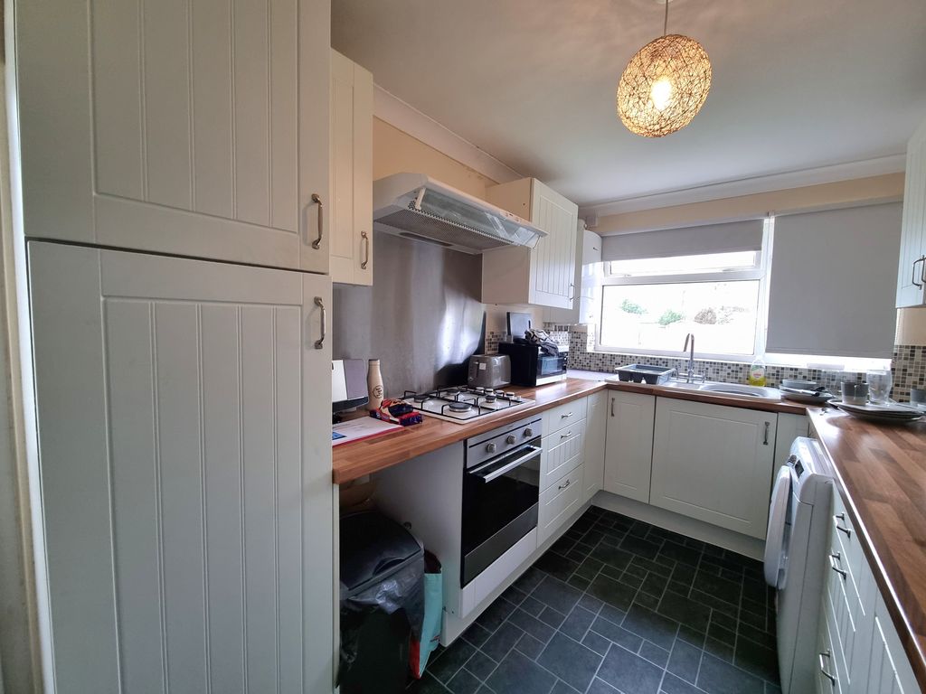 Property photo 2 of 10 Kitchen