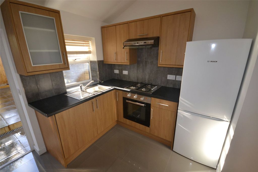 Property photo 2 of 8 Picture No. 12