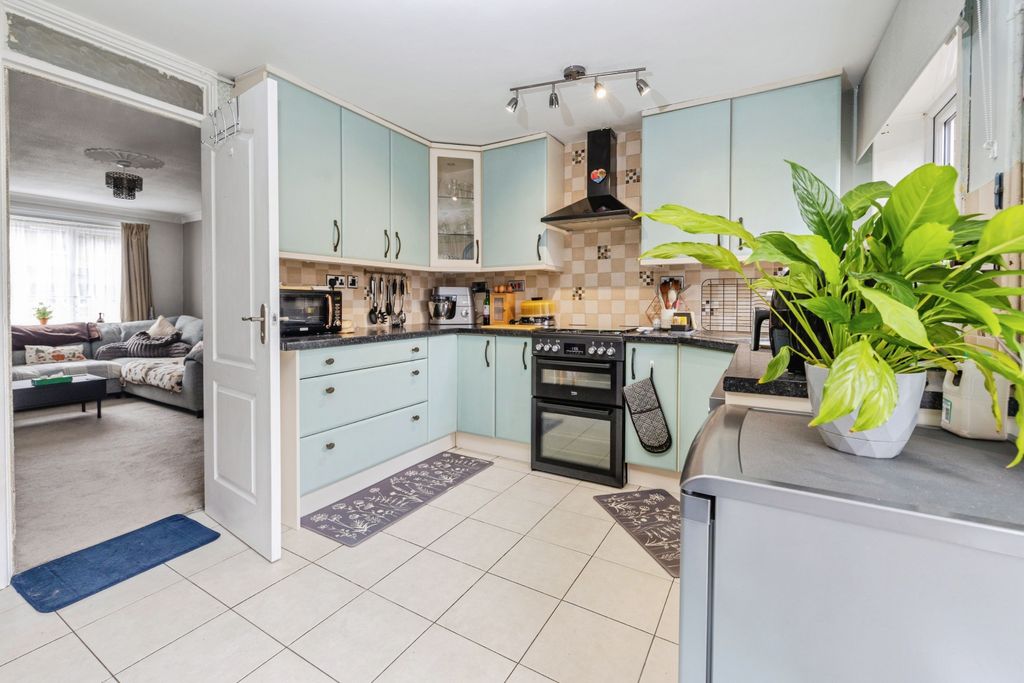 Property photo 2 of 17 Kitchen