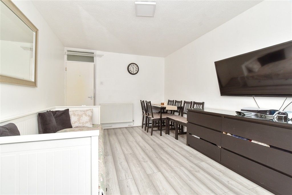 Property photo 3 of 7 Lounge/Diner