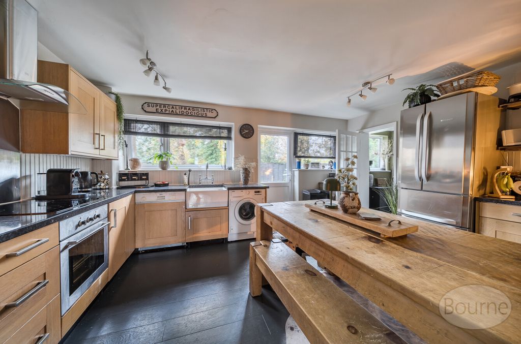 Property photo 3 of 16 469Ef0F9-8Ec4-41d...