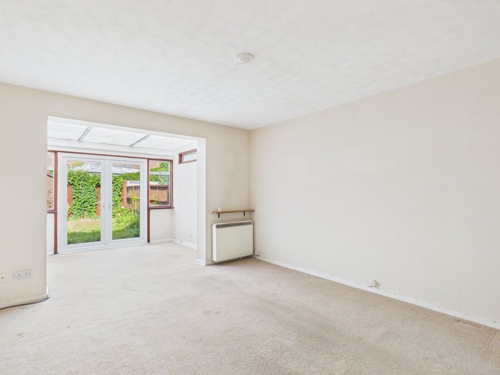 Property photo 3 of 14 Living Room