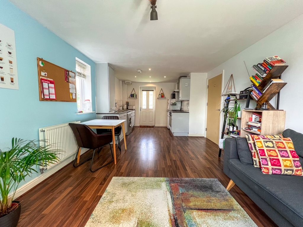 Property photo 2 of 20