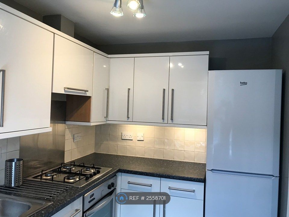 Property photo 2 of 8 Kitchen