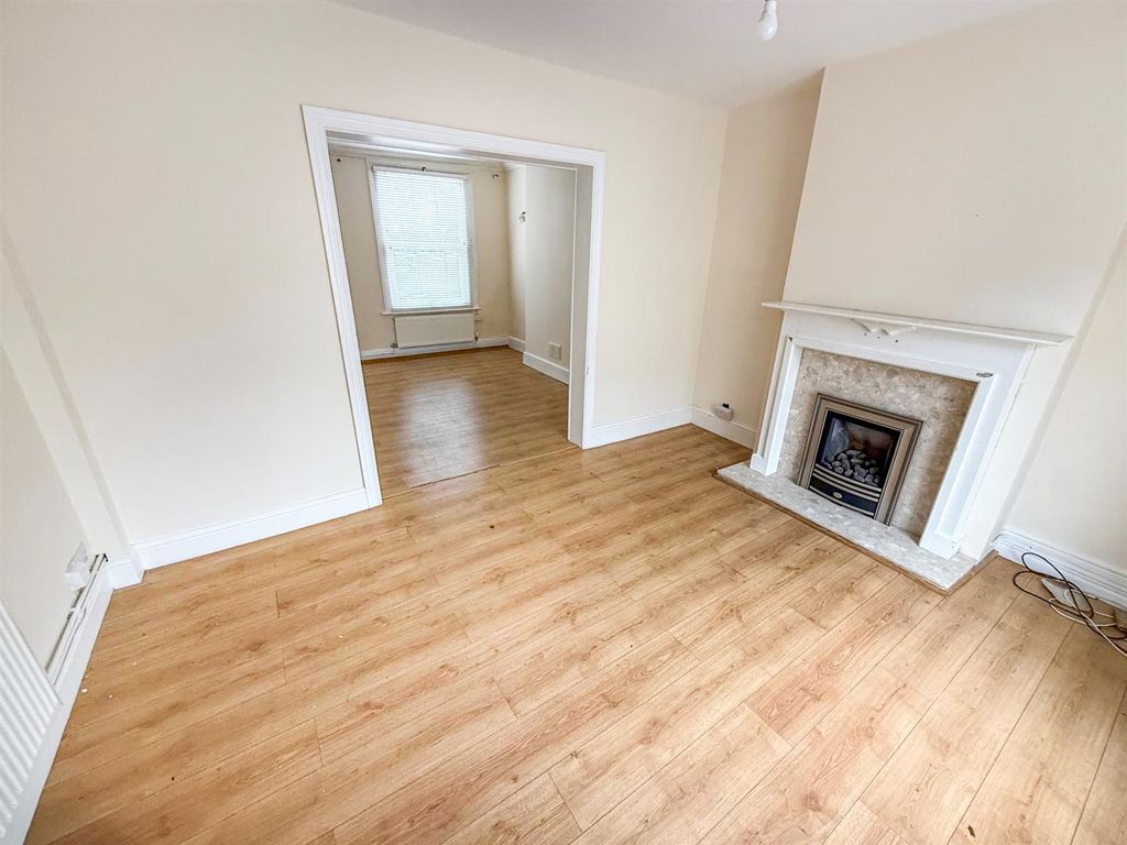 Property photo 2 of 12 Lounge