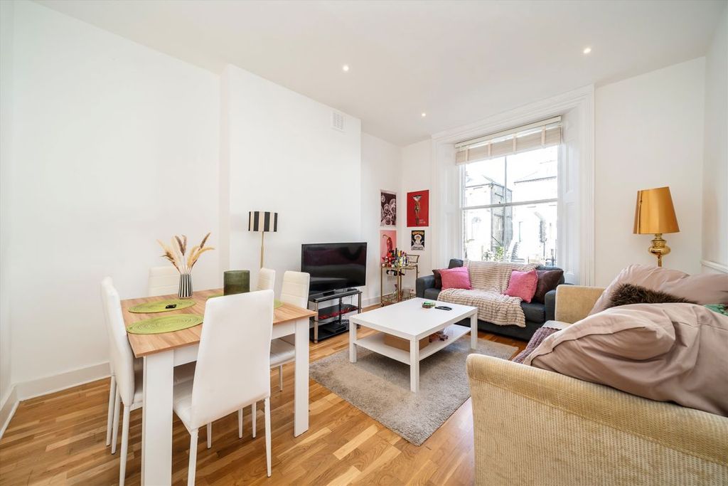 Property photo 2 of 8