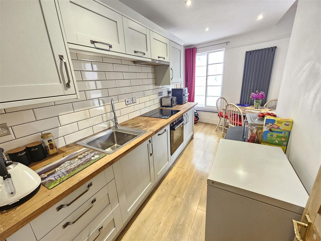 Property photo 3 of 12 Kitchen.Jpg