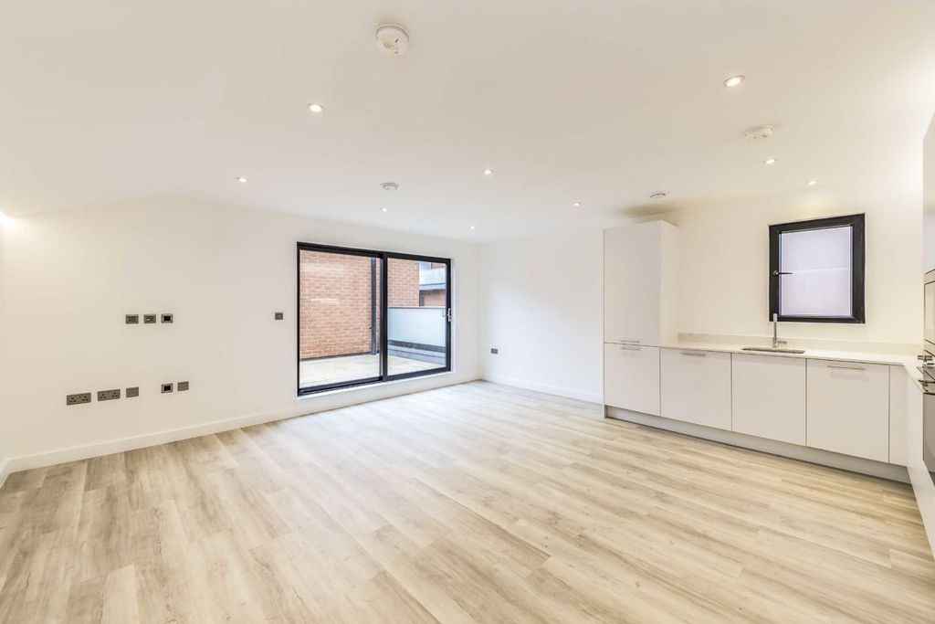 Property photo 3 of 6