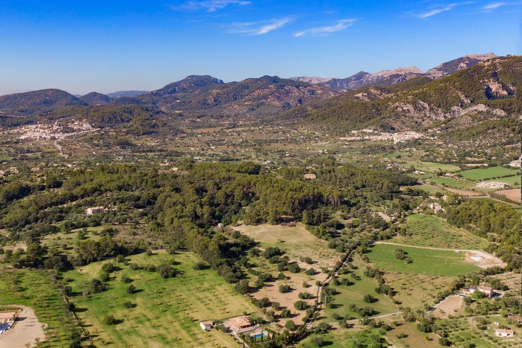 Property photo 3 of 12 Aerial (5)