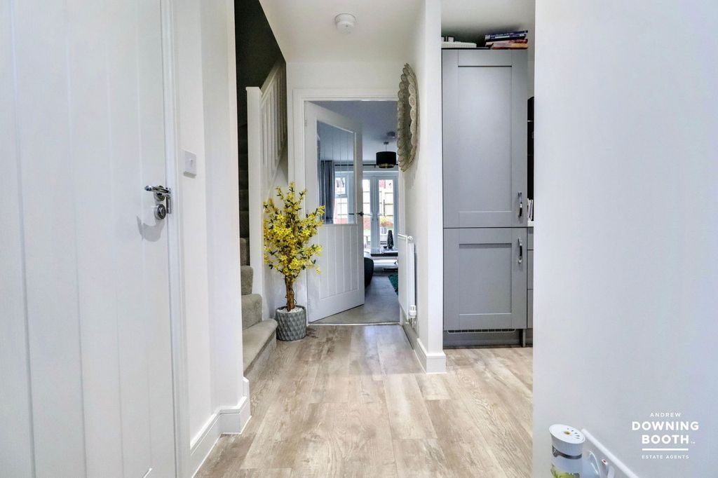 Property photo 2 of 24