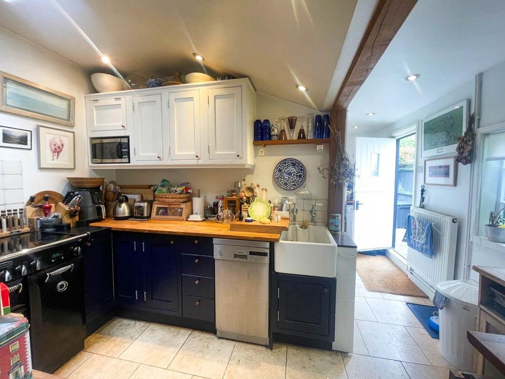 Property photo 3 of 15 70452239-Dfec-4331-B8A2-A7E87Ad3Df2c.Jpg