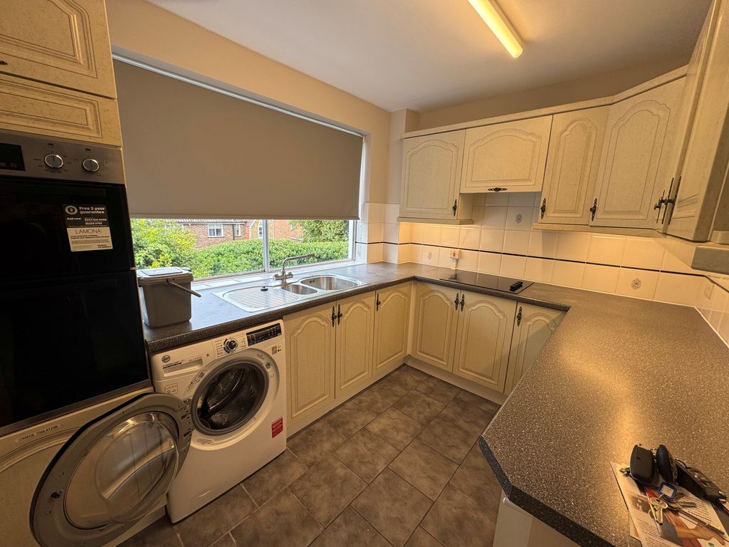 Property photo 2 of 7 7_10 Warren Road - Kitchen View 2