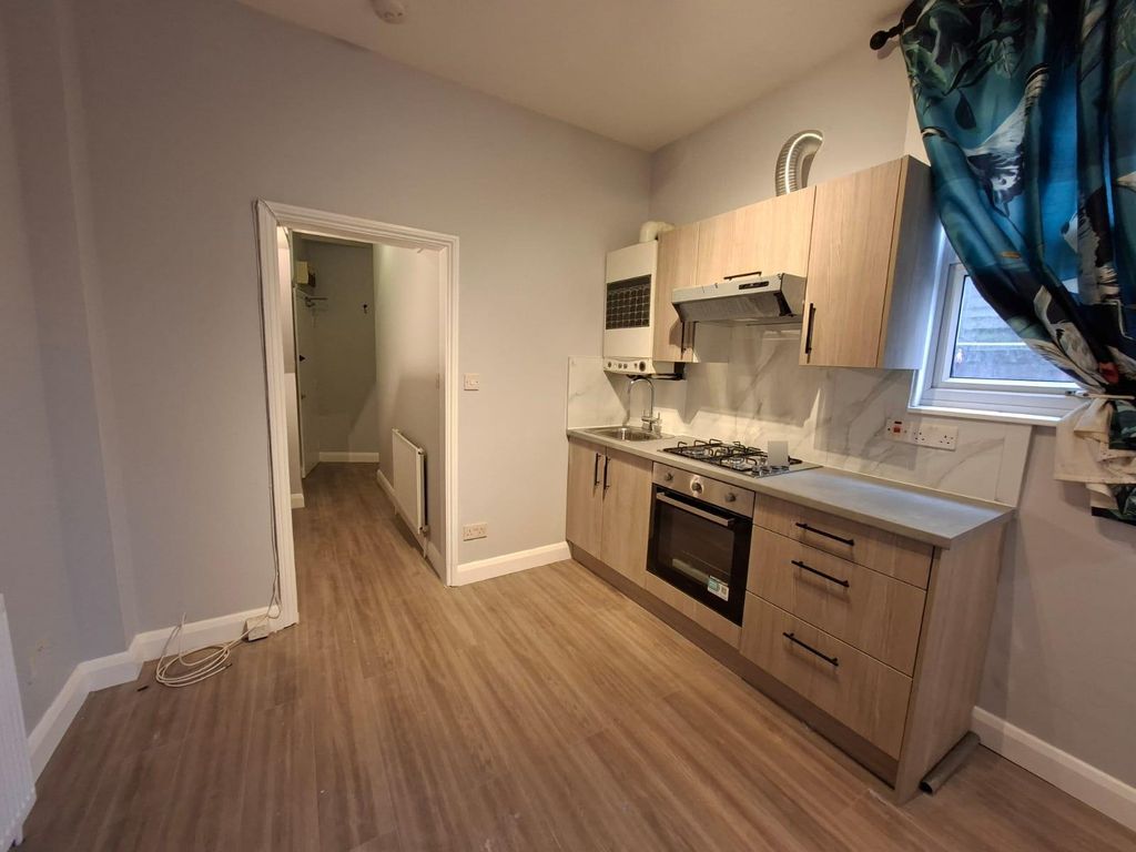 Property photo 3 of 10 Photo 2