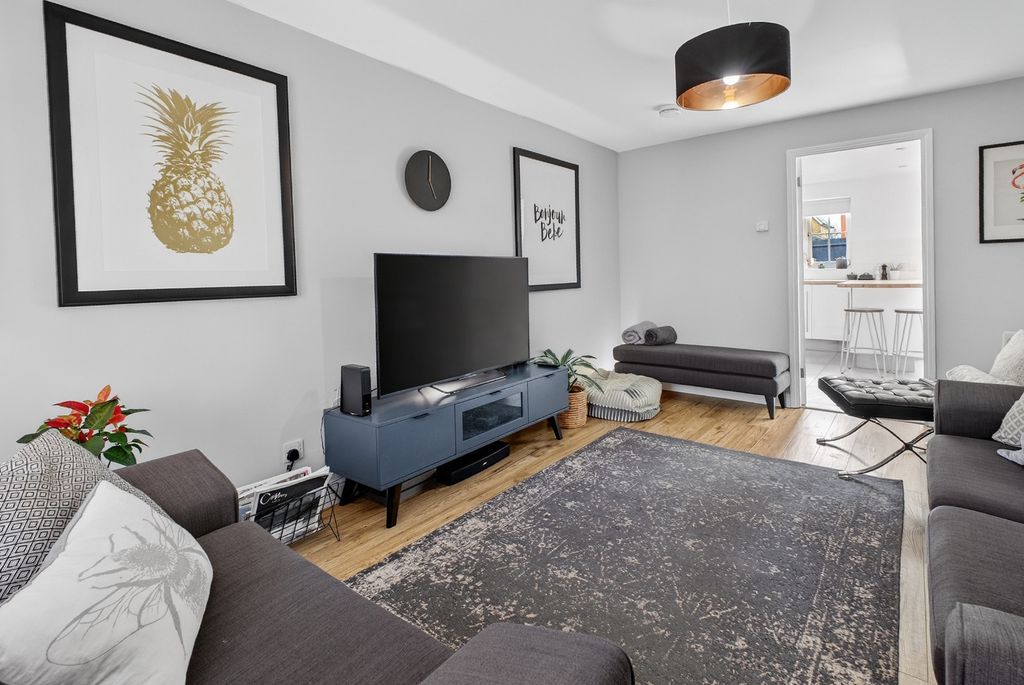 Property photo 2 of 23 4896574