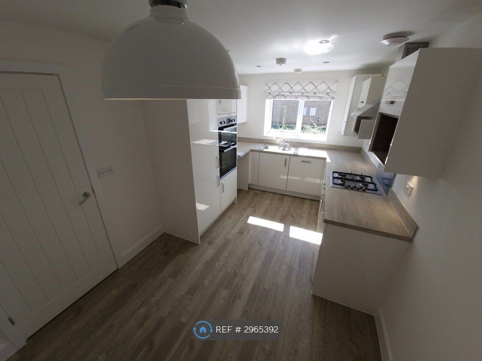 Property photo 3 of 24 Kitchen