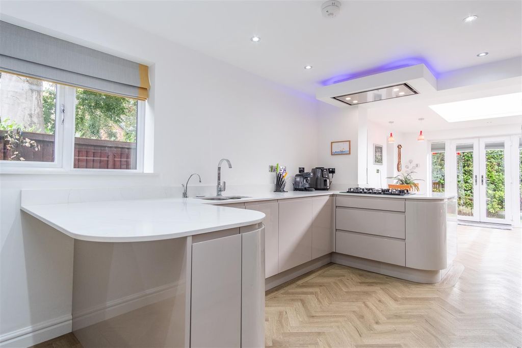 Property photo 3 of 43 Kitchen