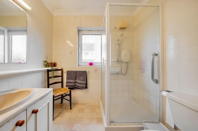 Property photo 3 of 7 Bathroom