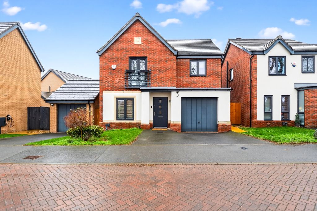 Property photo 2 of 20 Front Garden