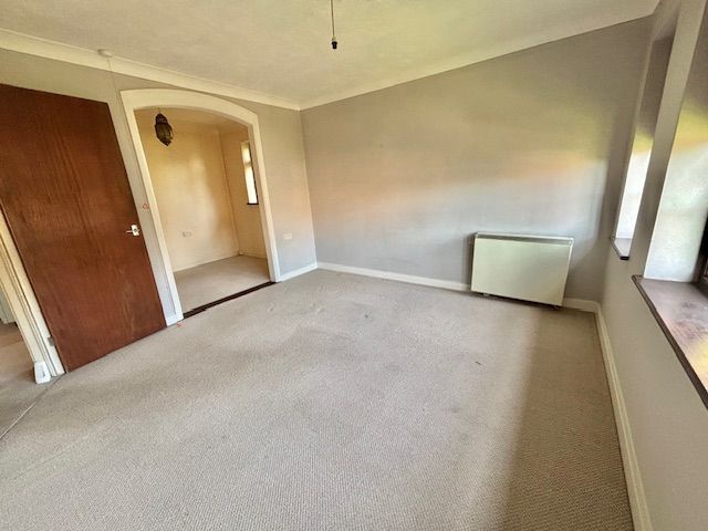 Property photo 3 of 10 Living Room