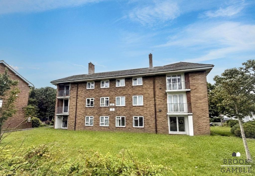Property photo 1 of 11 01323 438506