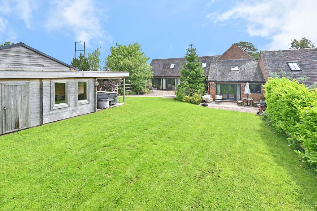 Property photo 2 of 36