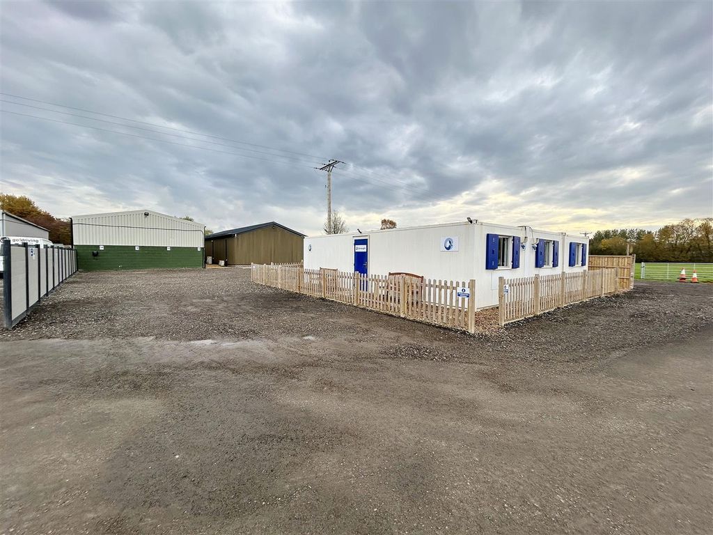 Property photo 1 of 11 External