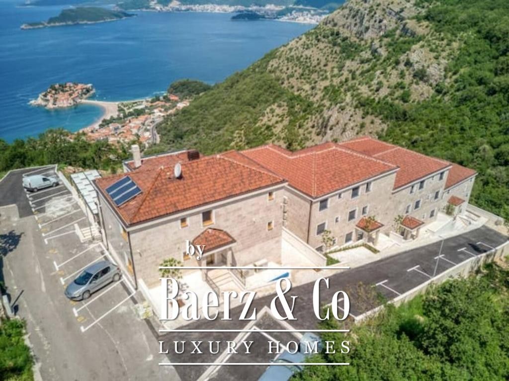 Property photo 2 of 25