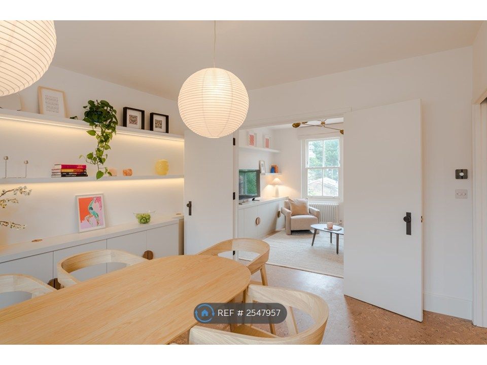 Property photo 2 of 28 Close To Hampstead Heath Station.
